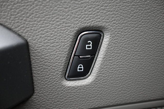 Used 2020 Ford F150 XLT w/ Equipment Group 302A Luxury AWD/4WD image 15
