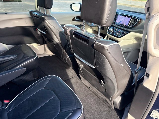 Used 2023 Chrysler Pacifica Limited w/ Uconnect Theater Family Group AWD/4WD image 17