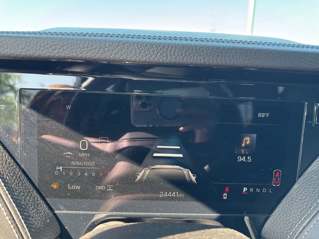 Used 2025 GMC Yukon XL Denali AWD/4WD image 14