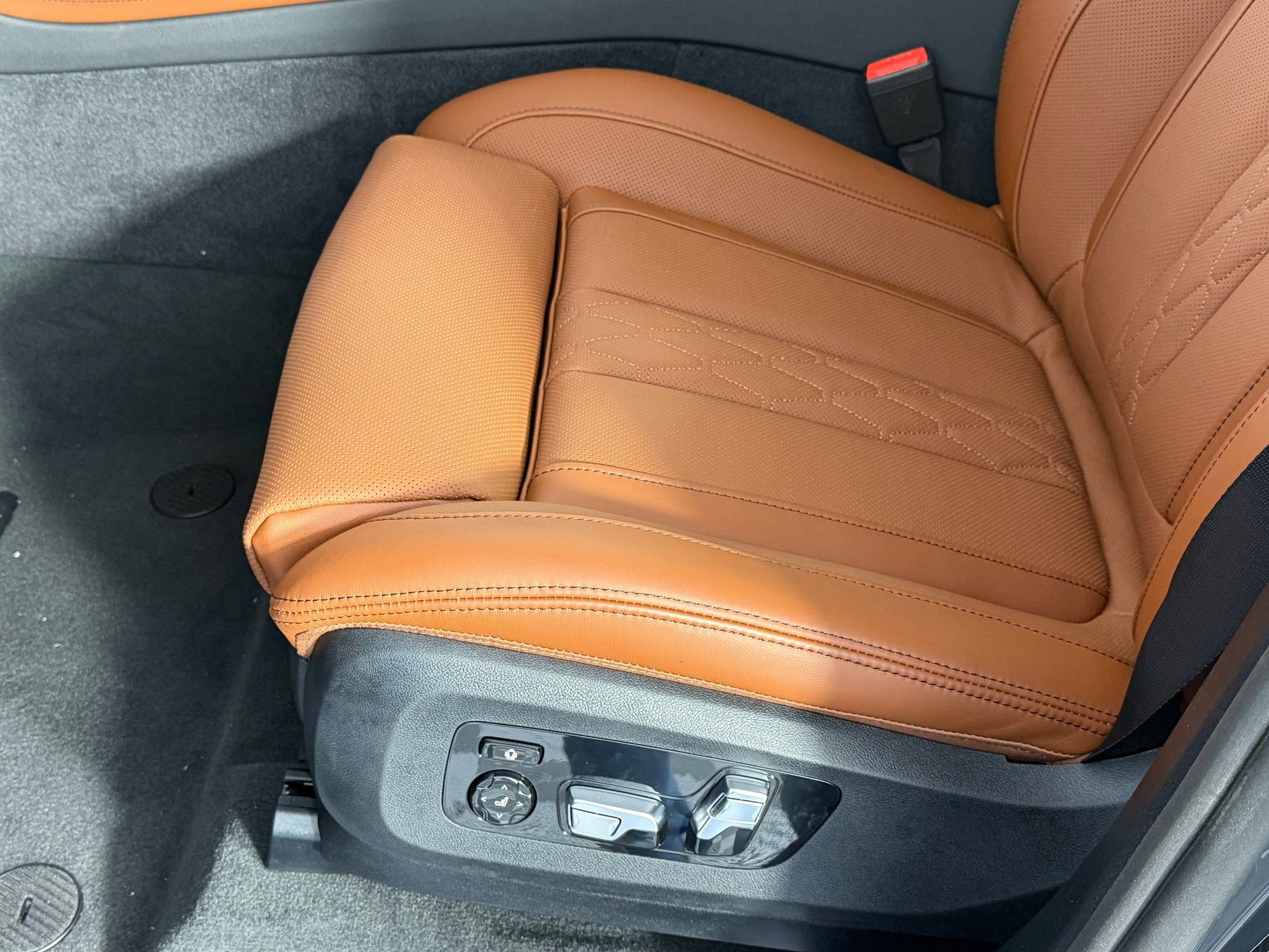 New 2026 BMW X7 M60i image 13