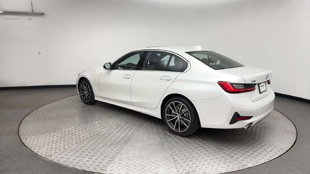 Used 2019 BMW 330i xDrive Sedan w/ Convenience Package AWD/4WD image 4