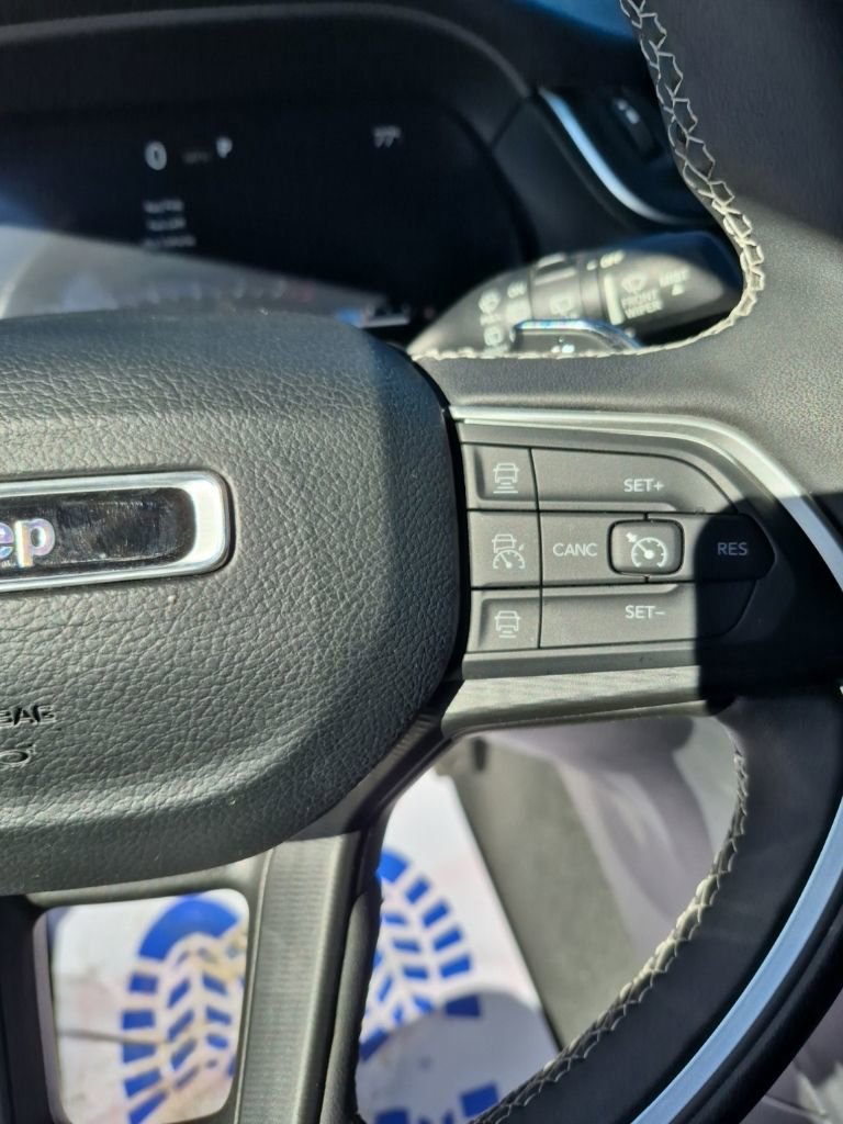 Used 2023 Jeep Grand Cherokee L Altitude AWD/4WD image 41