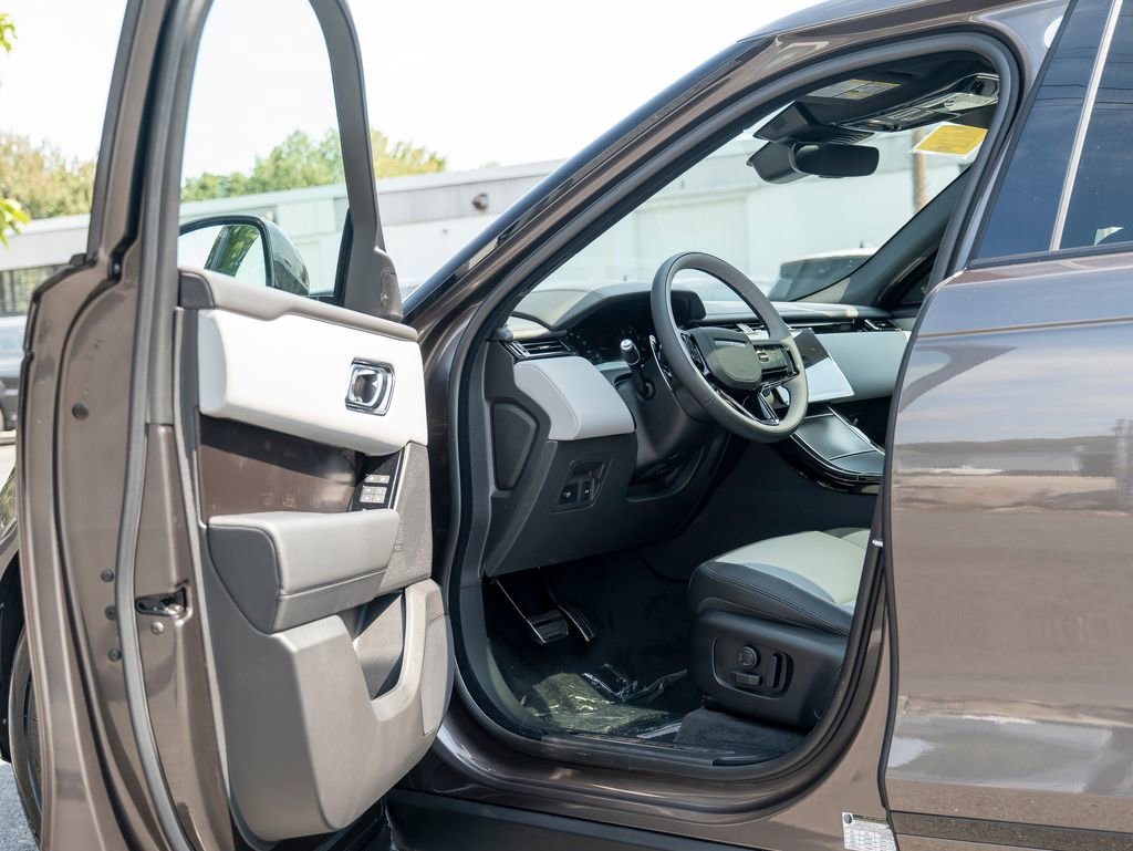 New 2026 Land Rover Range Rover Velar Dynamic SE image 10