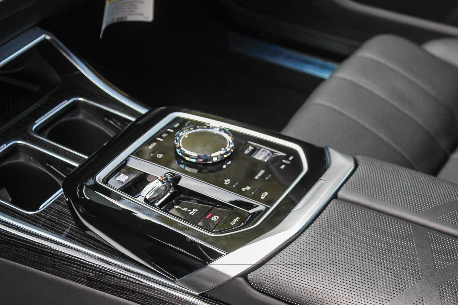 Used 2026 BMW 750e xDrive AWD/4WD image 18