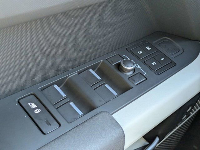 Used 2023 Land Rover Defender 110 SE image 19