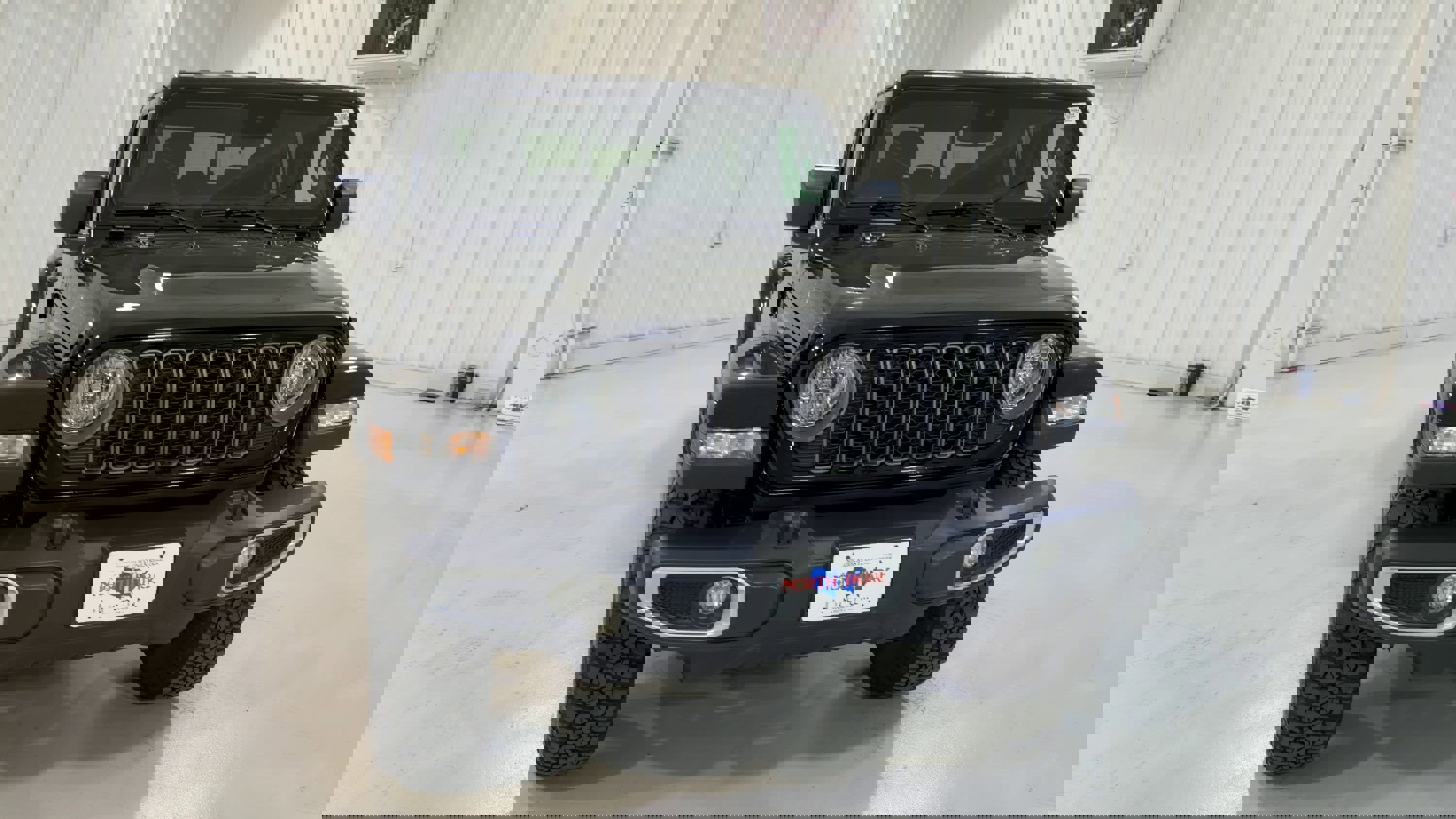 Used 2025 Jeep Gladiator Sport image 4