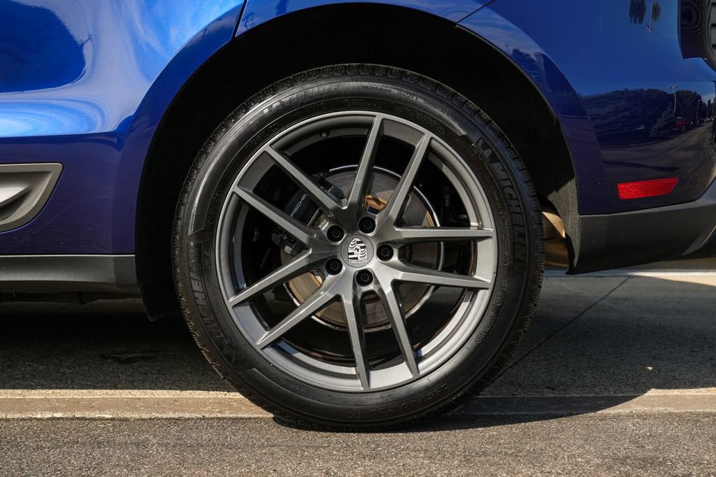 Certified 2026 Porsche Macan Turbo AWD/4WD image 12