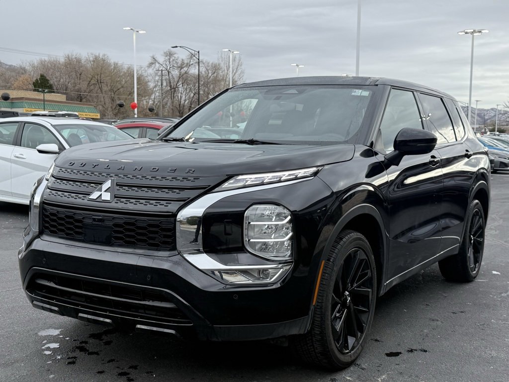 Used 2024 Mitsubishi Outlander SE image 3