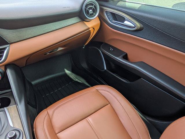 Used 2019 Alfa Romeo Giulia Ti w/ TI Performance Package RWD image 16
