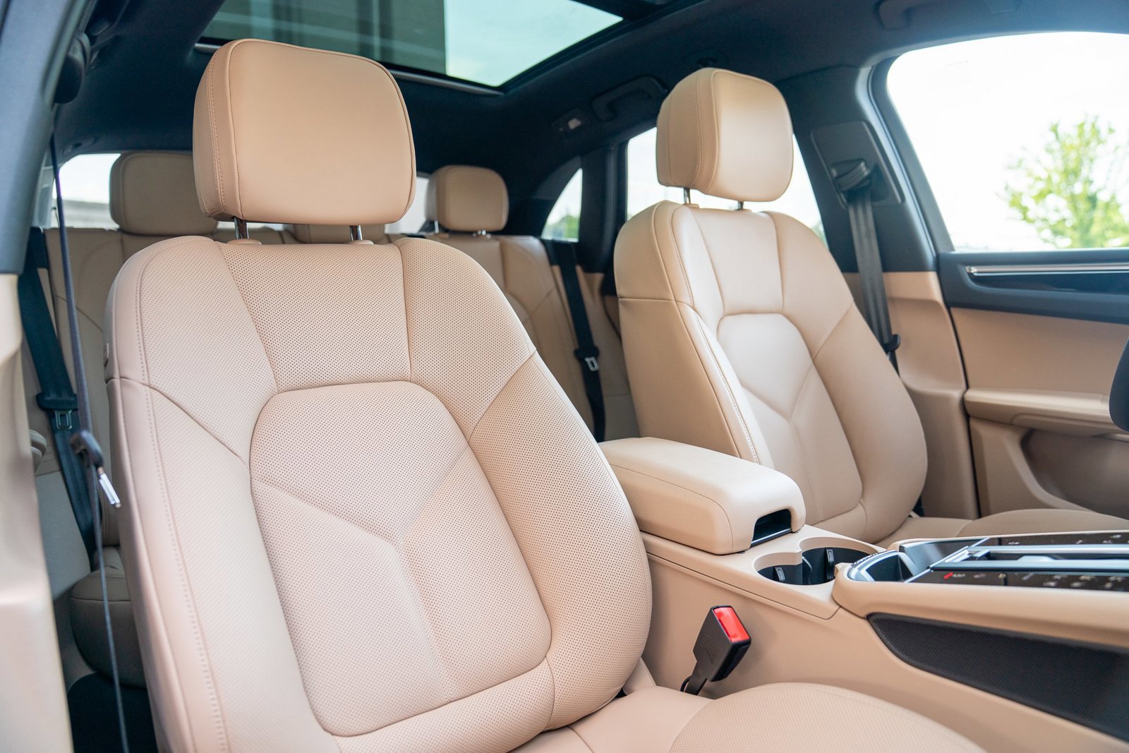 Certified 2025 Porsche Macan image 23