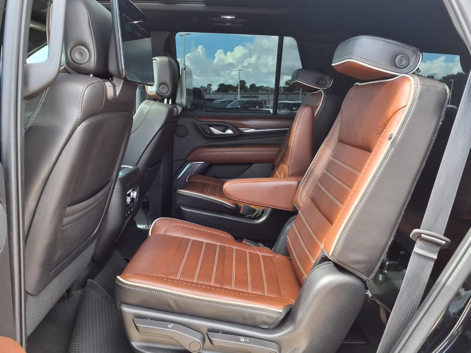 Used 2023 GMC Yukon Denali Ultimate AWD/4WD image 18