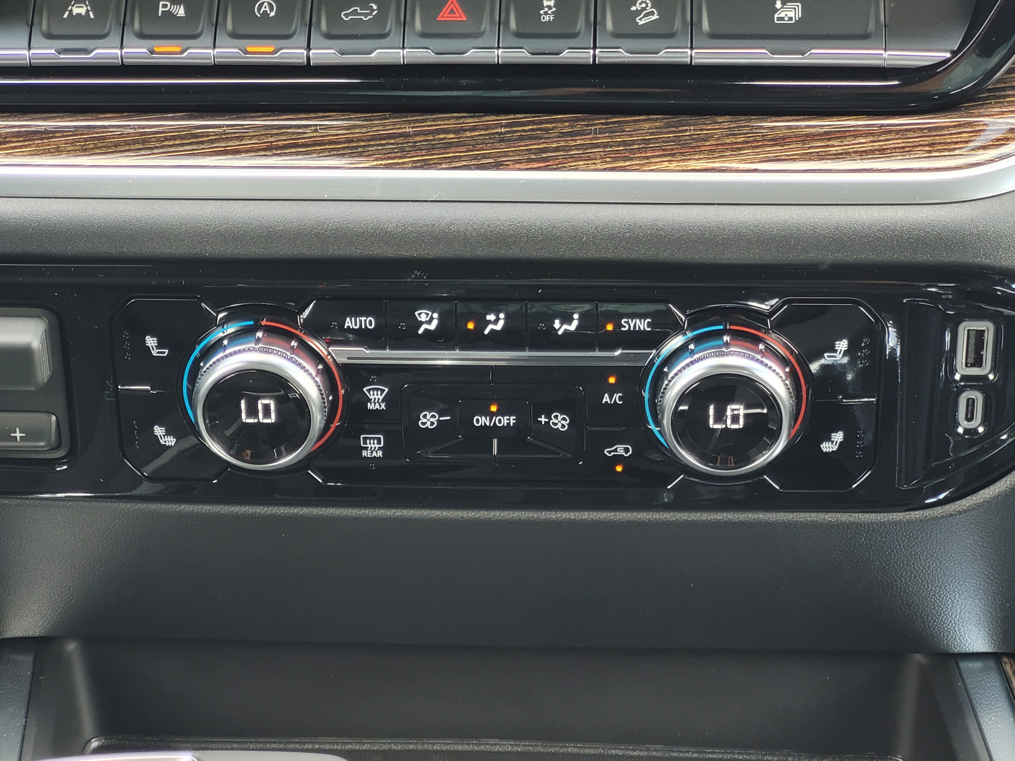 New 2026 GMC Sierra 1500 Elevation w/ Elevation Premium Package AWD/4WD image 16