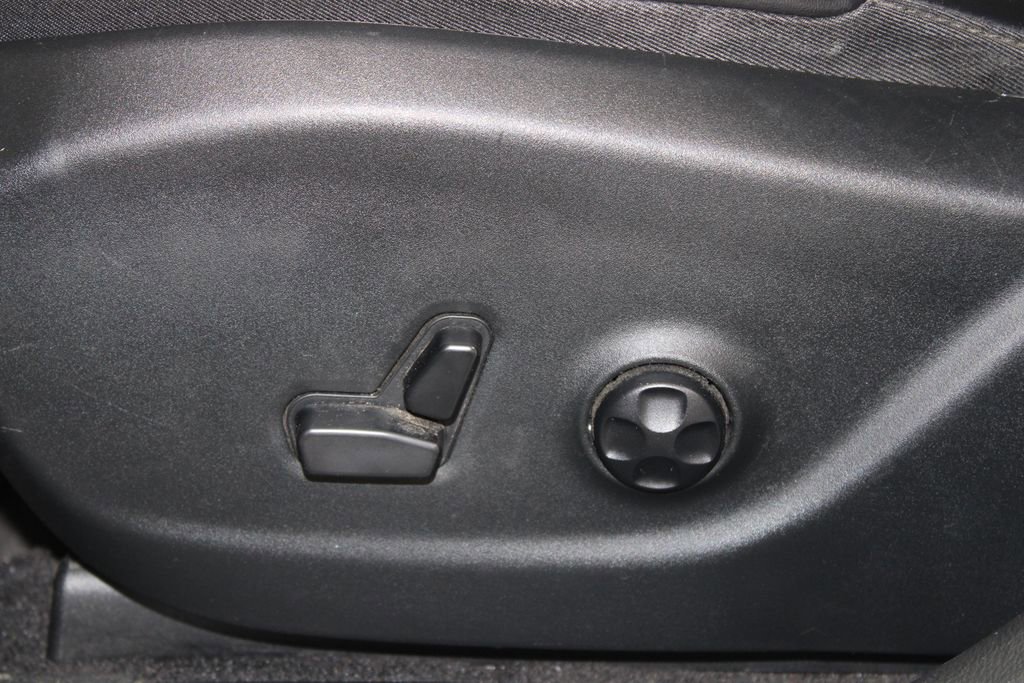 Used 2019 Jeep Cherokee Latitude Plus w/ Comfort/Convenience Group image 20