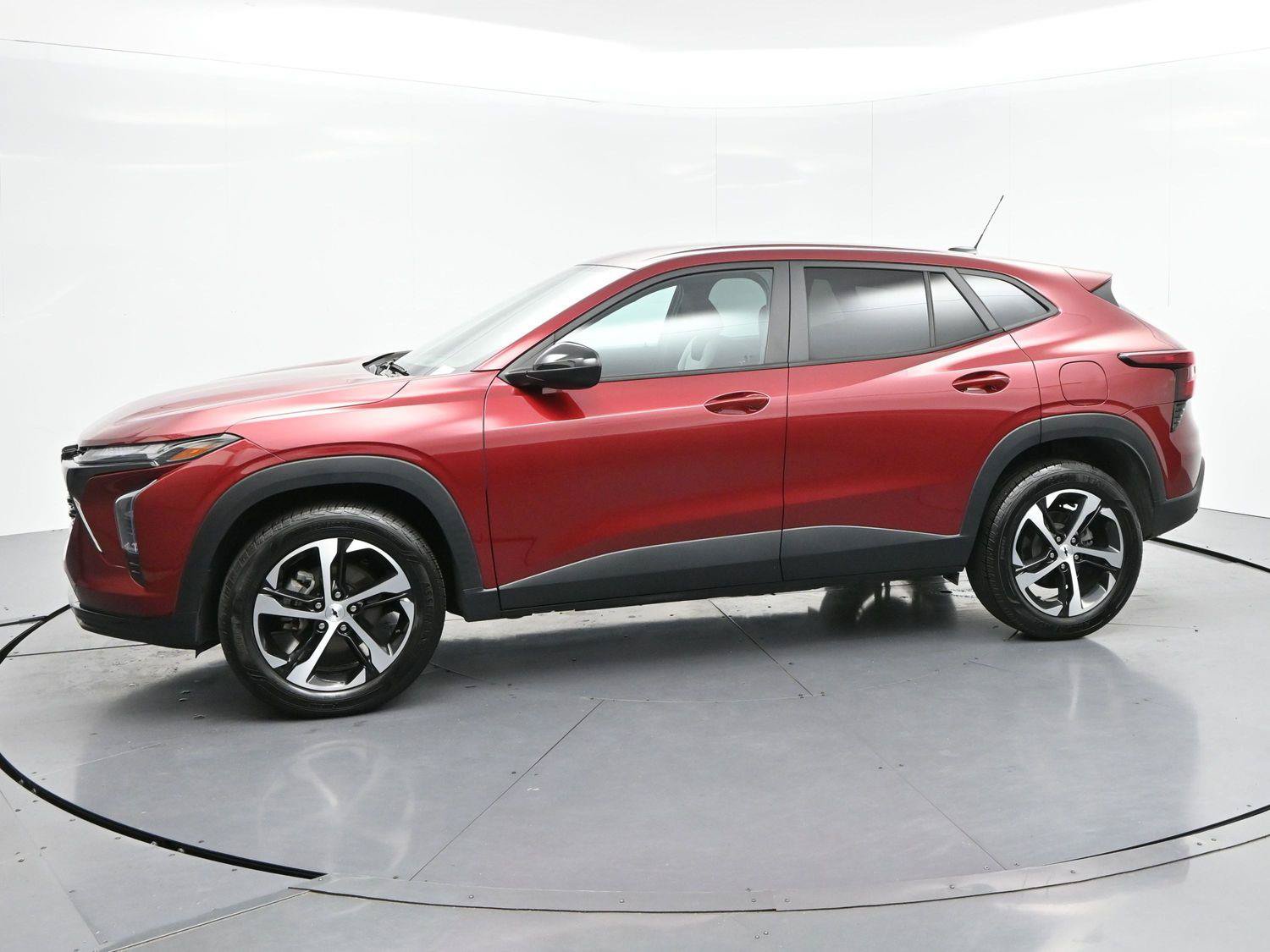 Used 2024 Chevrolet Trax RS w/ Driver Confidence Package FWD image 4