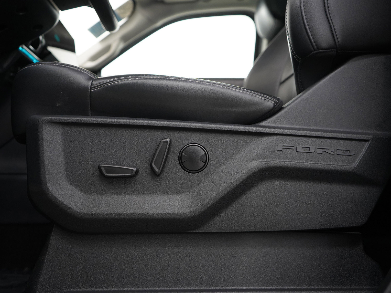 Used 2025 Ford Expedition Platinum image 35