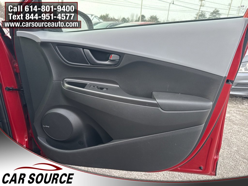 Used 2021 Hyundai Kona SEL Plus w/ Cargo Package image 35