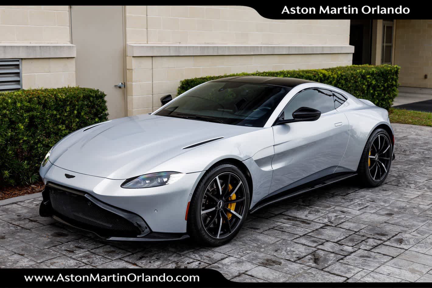 Used 2022 Aston Martin V8 Vantage Coupe image 32