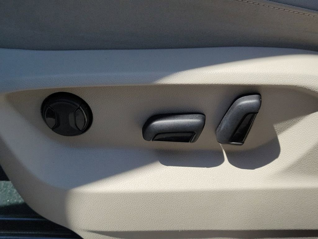 Used 2020 Volkswagen Atlas SE w/ Panoramic Sunroof Package AWD/4WD image 23