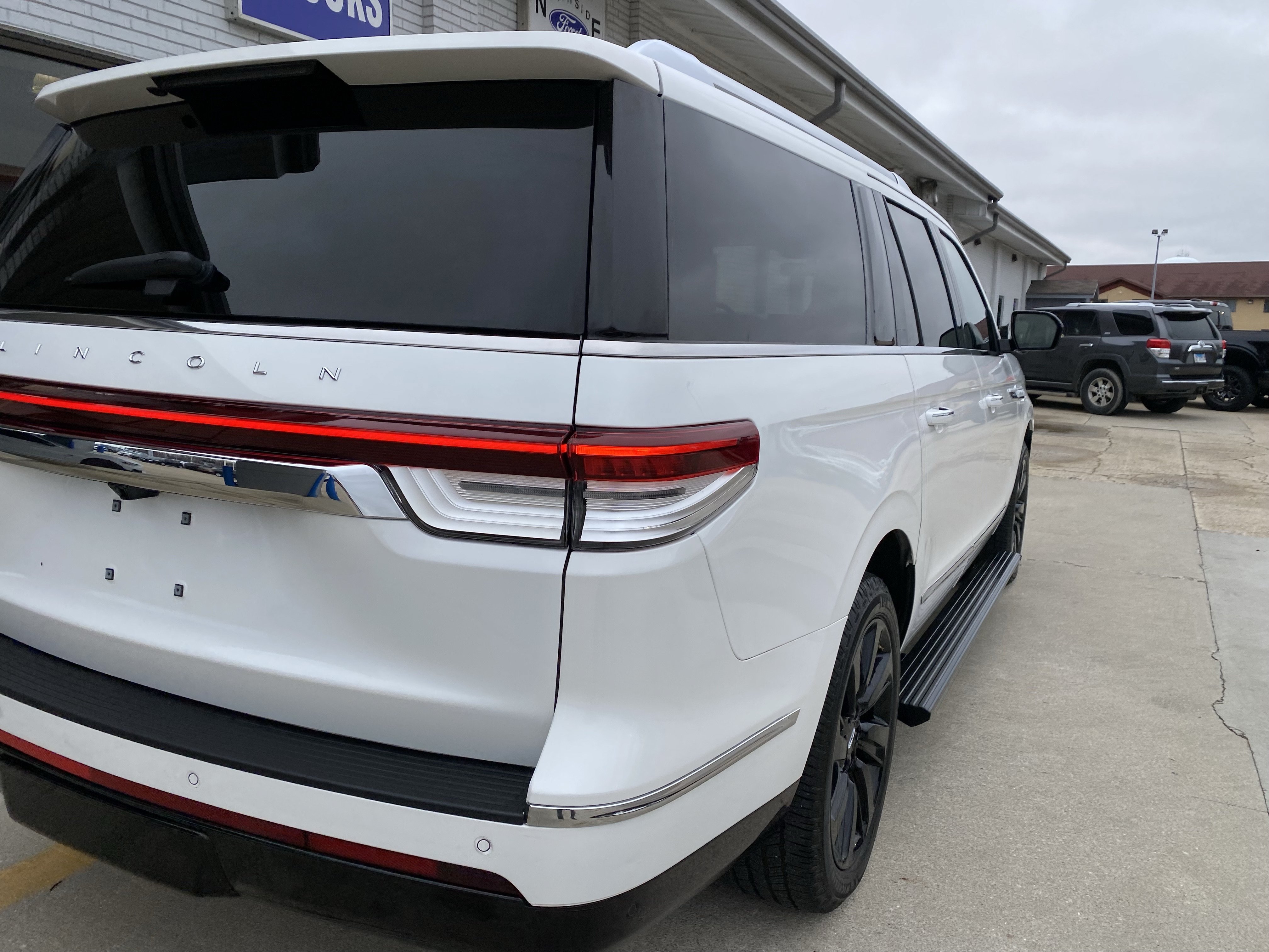 Used 2024 Lincoln Navigator L Reserve AWD/4WD image 9