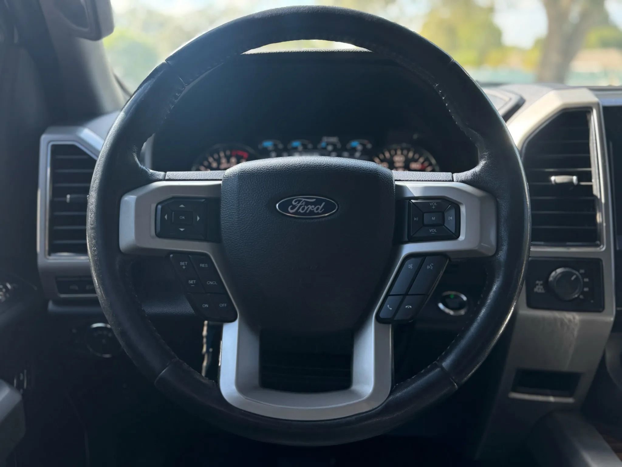 Used 2017 Ford F150 Lariat image 26