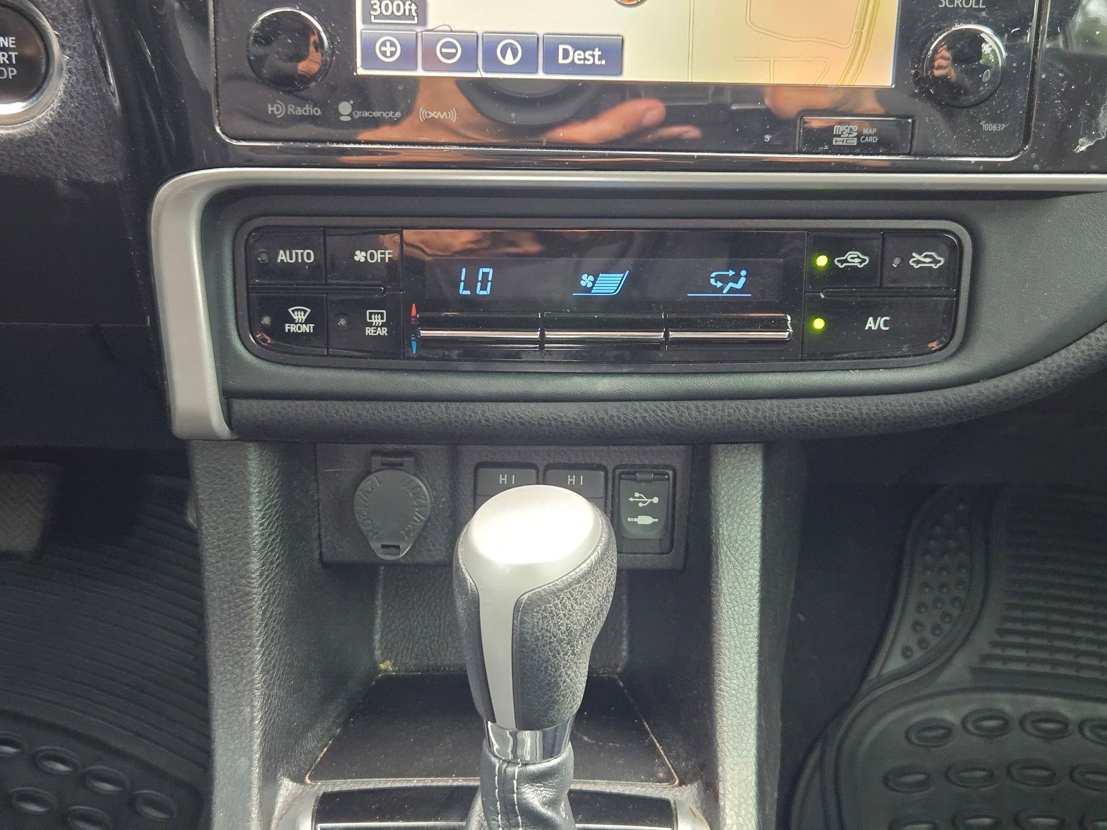Used 2019 Toyota Corolla XLE FWD image 18