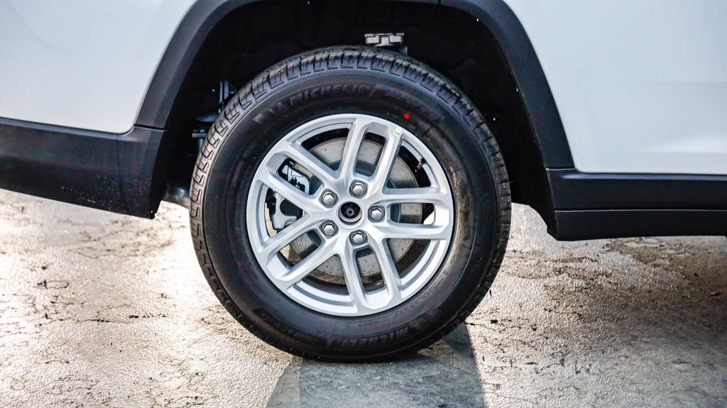 New 2025 Jeep Grand Cherokee L Laredo w/ Luxury Tech Group I image 12