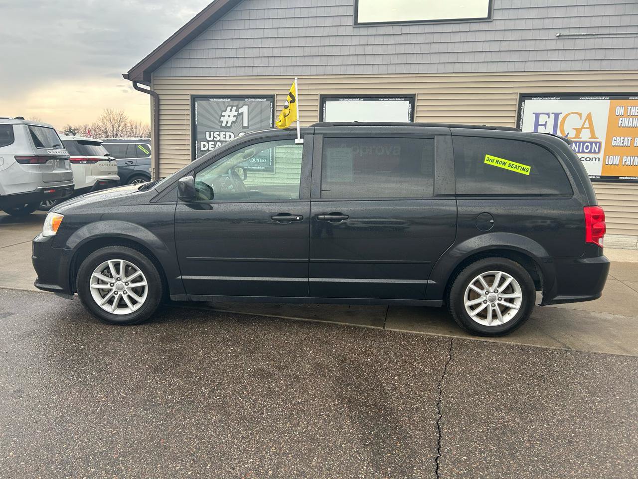 Used 2016 Dodge Grand Caravan SXT FWD image 8