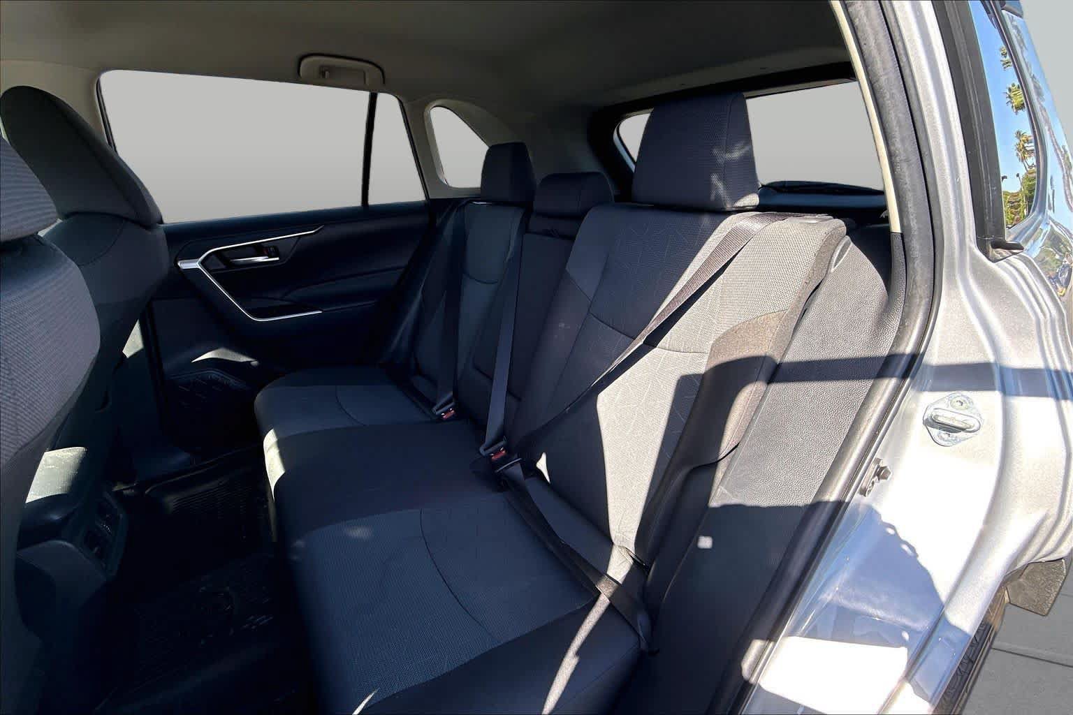 Used 2024 Toyota RAV4 XLE FWD image 19