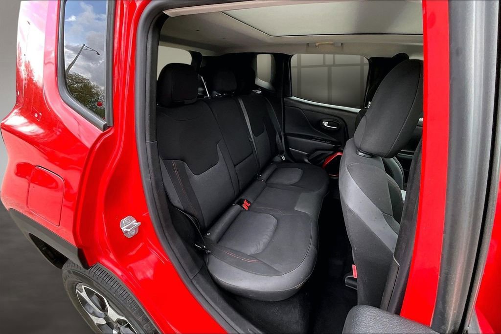 Used 2019 Jeep Renegade Trailhawk w/ UConnect 8.4 Nav Group AWD/4WD image 29