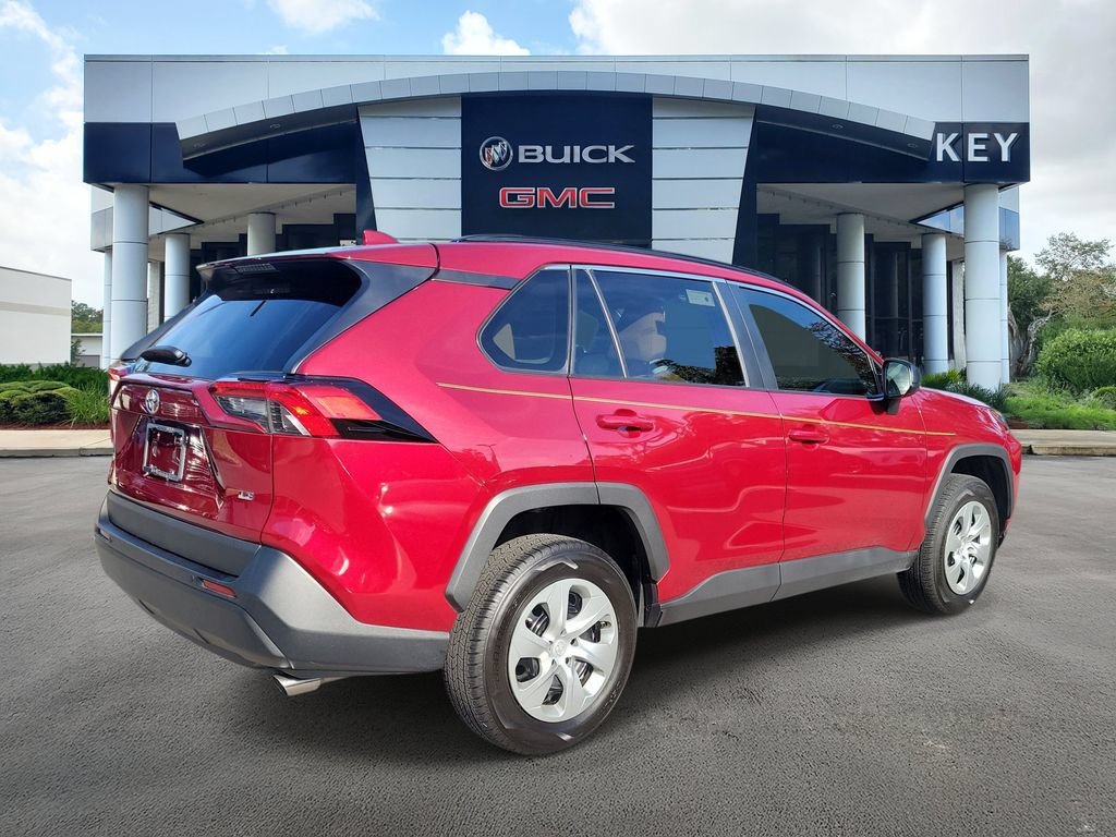 Used 2020 Toyota RAV4 LE FWD image 4