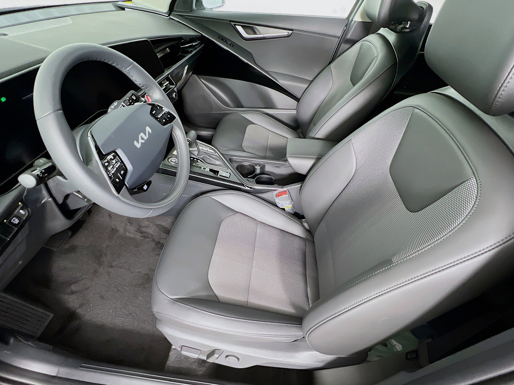 New 2025 Kia Niro EX image 3