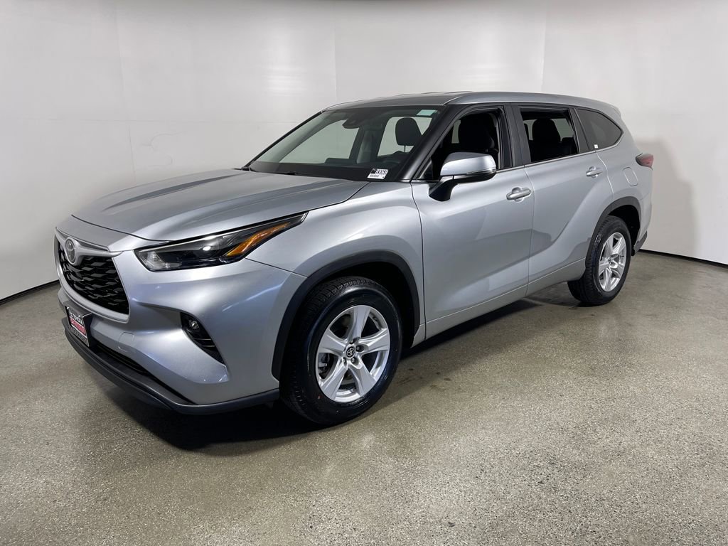 Certified 2025 Toyota Highlander LE image 7