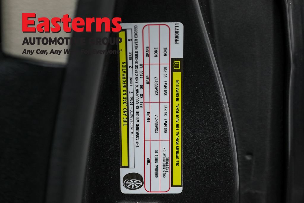 Used 2023 Chrysler Pacifica Touring-L image 37