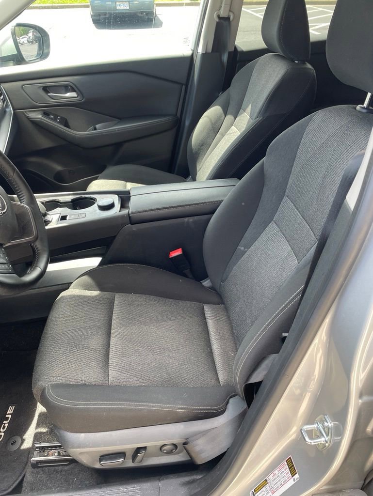 Used 2025 Nissan Rogue SV AWD/4WD image 3