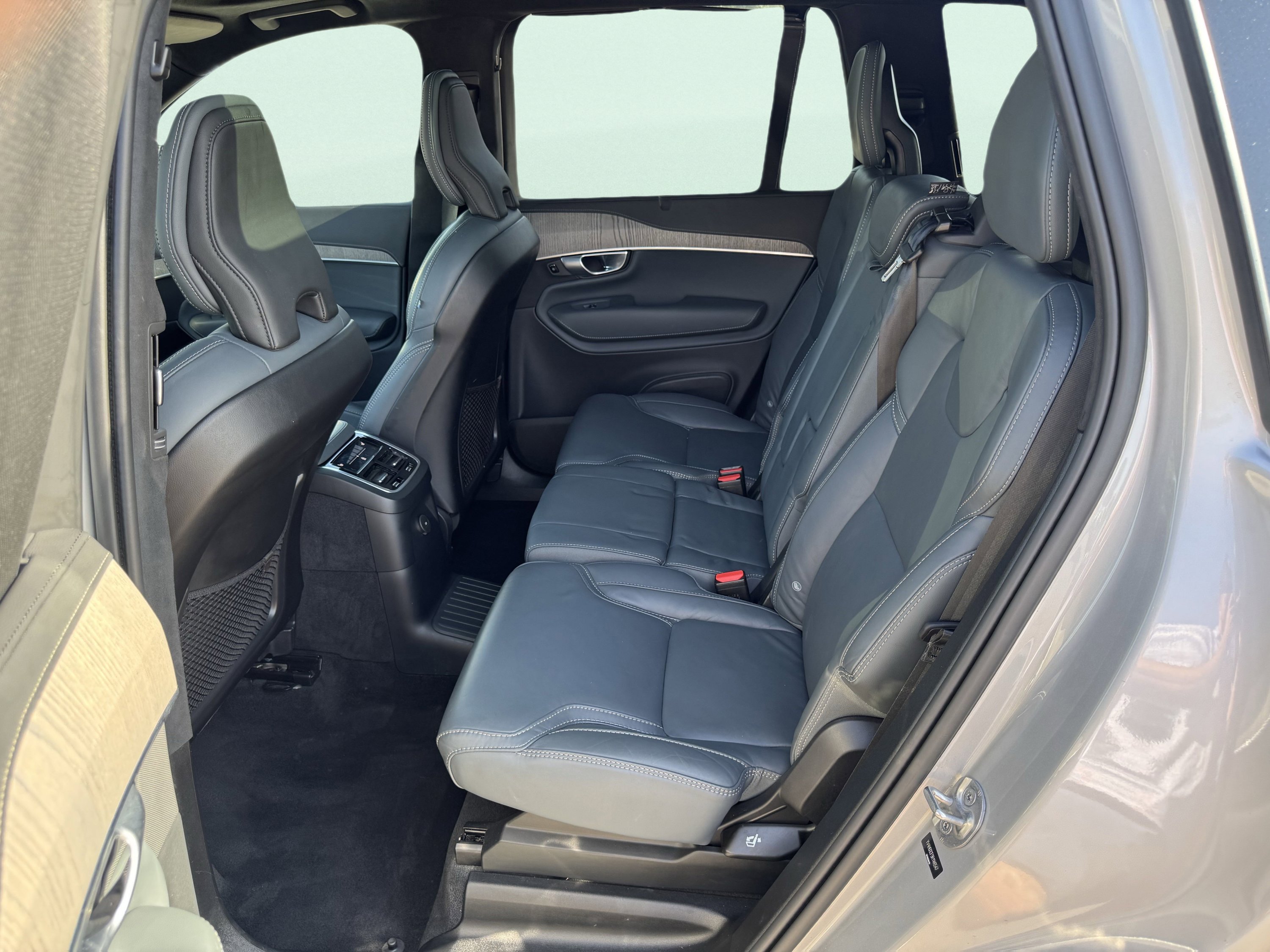 Used 2024 Volvo XC90 T8 Ultimate w/ Lounge Package image 26