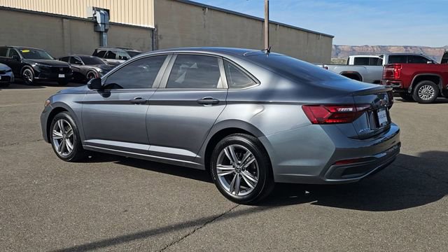 Used 2024 Volkswagen Jetta SE w/ Panoramic Sunroof Package image 6