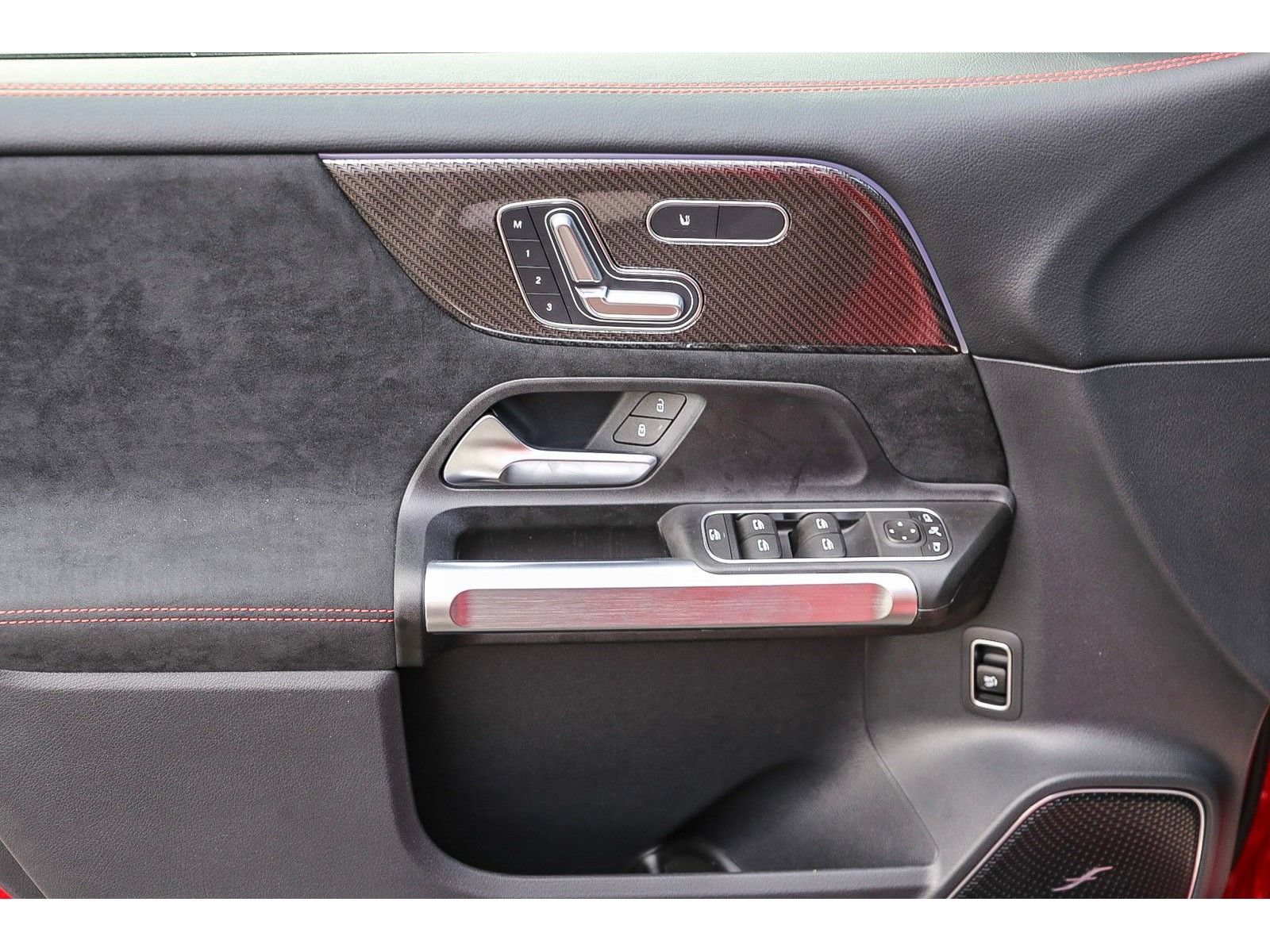 Used 2025 Mercedes-Benz GLB 35 AMG 4MATIC image 26