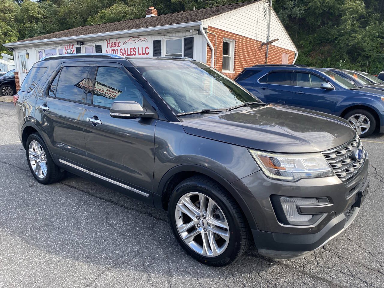 Used 2017 Ford Explorer Limited AWD/4WD image 3