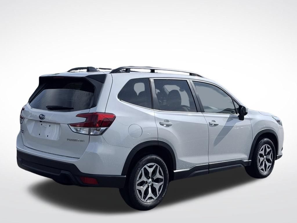 Used 2024 Subaru Forester Premium AWD/4WD image 6