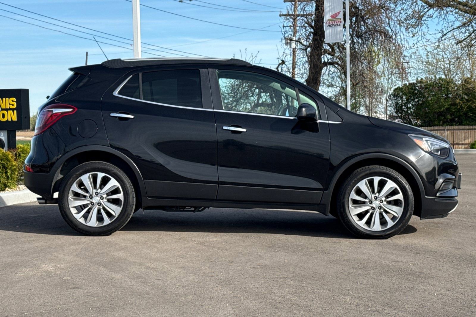 Used 2020 Buick Encore Preferred w/ Safety Package FWD image 3