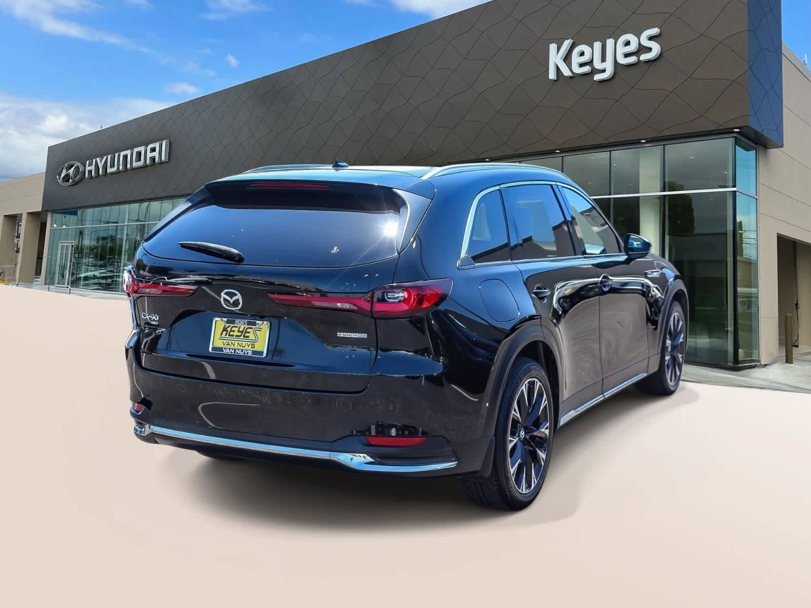 Used 2024 MAZDA CX-90 Plug-In Hybrid w/ Premium Pkg AWD/4WD image 4