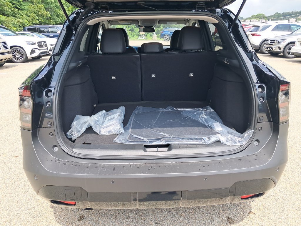 New 2026 Nissan Kicks SR AWD/4WD image 24