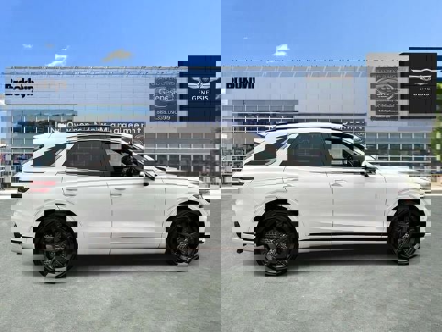 Used 2023 Genesis GV70 2.5T w/ Sport Prestige Package image 2