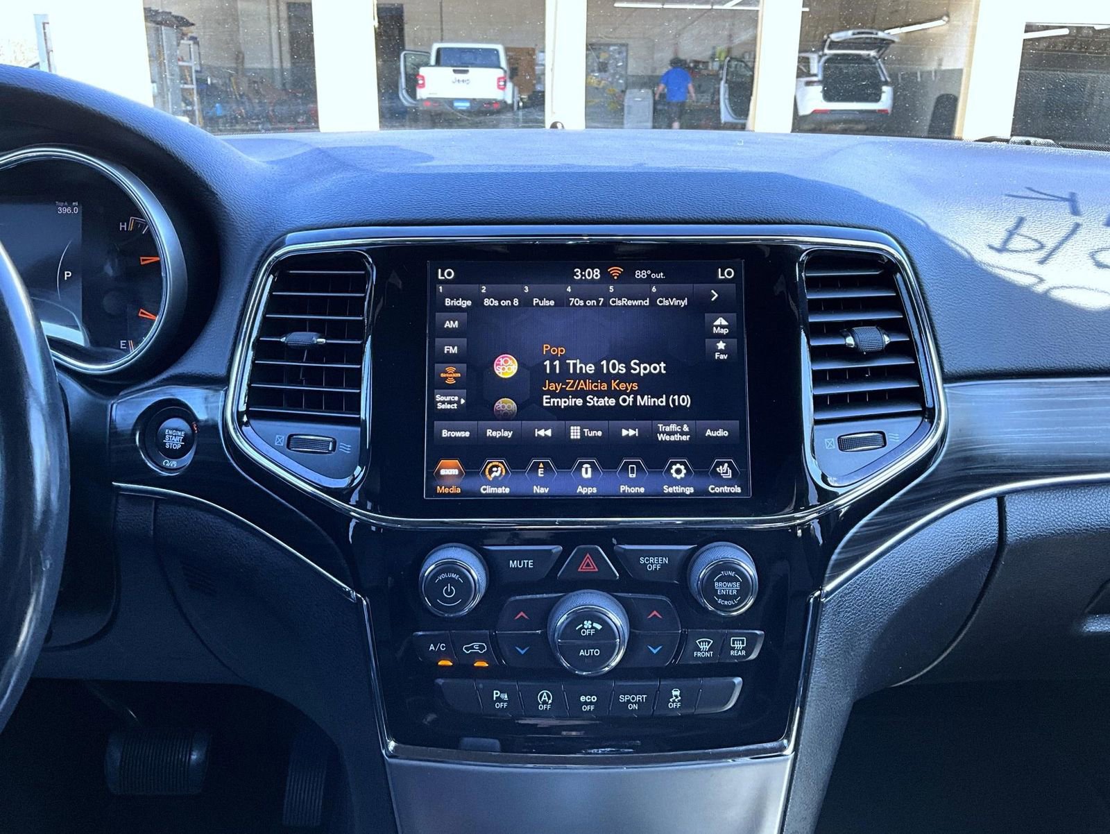 Used 2019 Jeep Grand Cherokee Limited AWD/4WD image 13