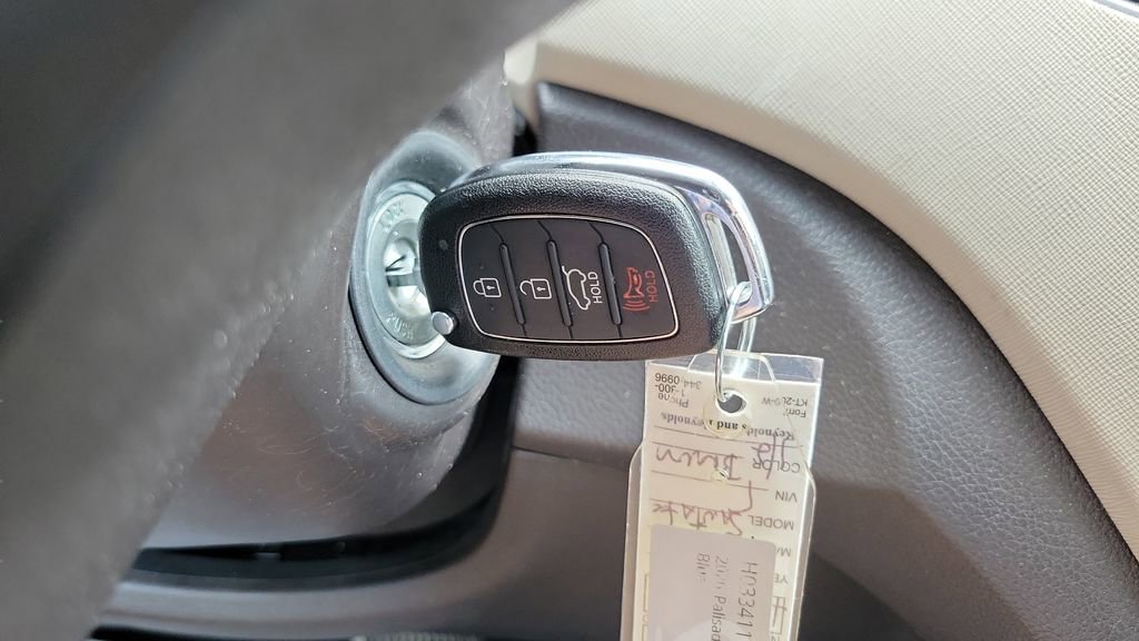 Used 2015 Hyundai Santa Fe GLS FWD image 22