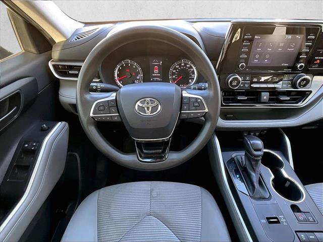 Used 2021 Toyota Highlander L image 7