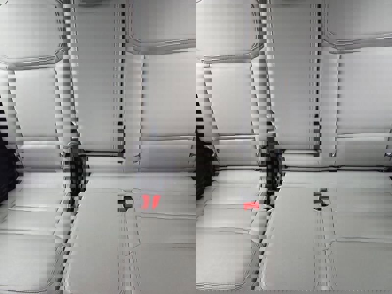 Used 2025 Ford Expedition Active image 11