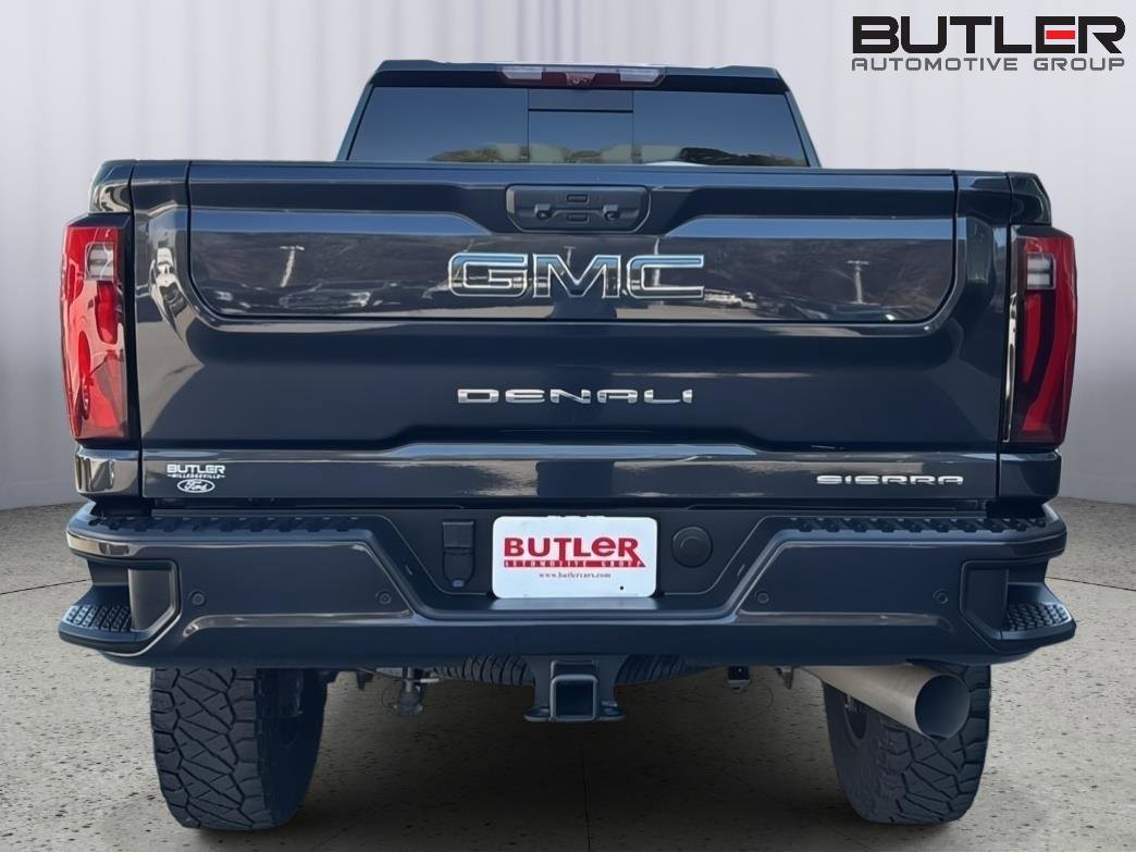 Used 2024 GMC Sierra 3500 Denali Ultimate AWD/4WD image 4