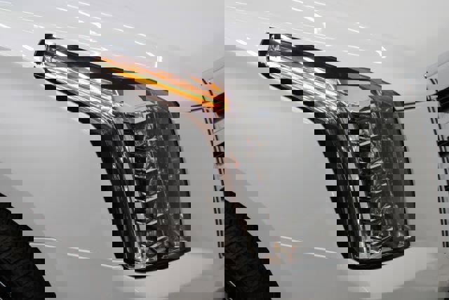 Used 2017 Cadillac Escalade Luxury AWD/4WD image 6