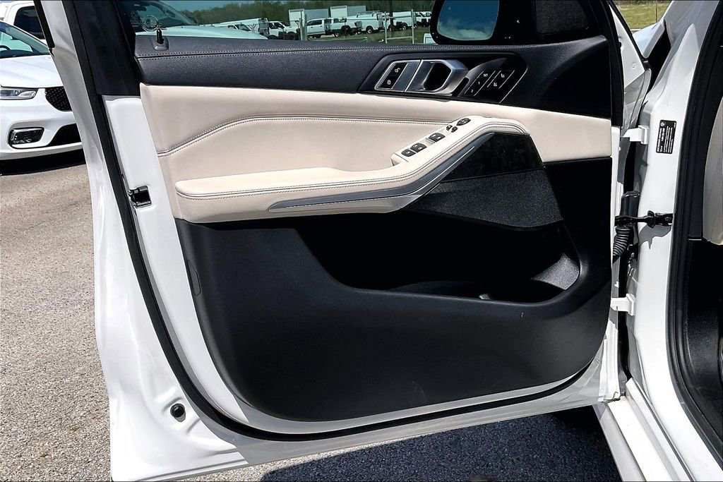 Used 2023 BMW X5 sDrive40i w/ M Sport Package image 17